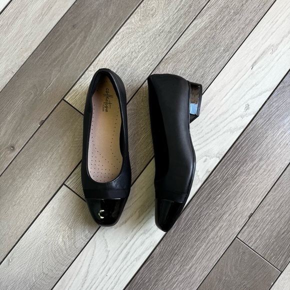 Clarks Shoes - Clarks Womens Juliet Monte Leather Toe Cap Loafers | Size: 9 | New Never Used